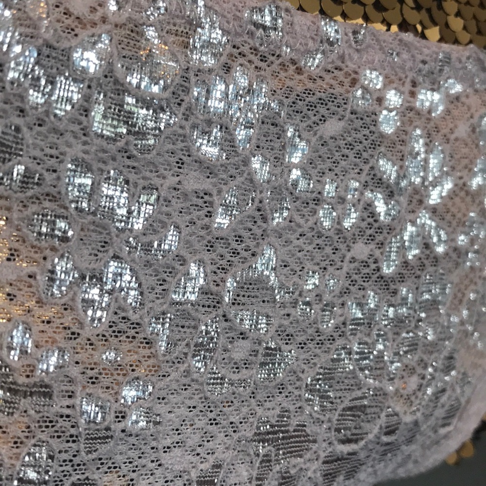 NWT vs 34DDD/M - Picture 5 of 6
